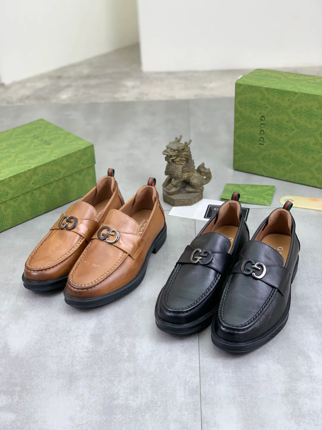 Men's shoes💰P500💰【New model, soft and comfortable Gucci classic business leather shoes hot selection (Gucci) official website latest Gucci business leather shoes, hot style 💥 simple and elegant style, exclusive for trendy men. Unique official website latest brand original double G embossed elements 👑 Gucci original decoration, fashionable and generous, the fabric is original calfskin ✅ Fully imported first-layer pigskin lining, the official website specifies wear-resistant, rubber business outsole, the classic model is taken in kind at the counter 🎬38-44 (customized at 45) black Brown optional